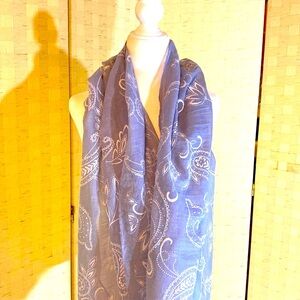 PERIWINKLE BLUE & WHITE SUMMER GRAYISH PAISLEY INFINITY SCARF GUC